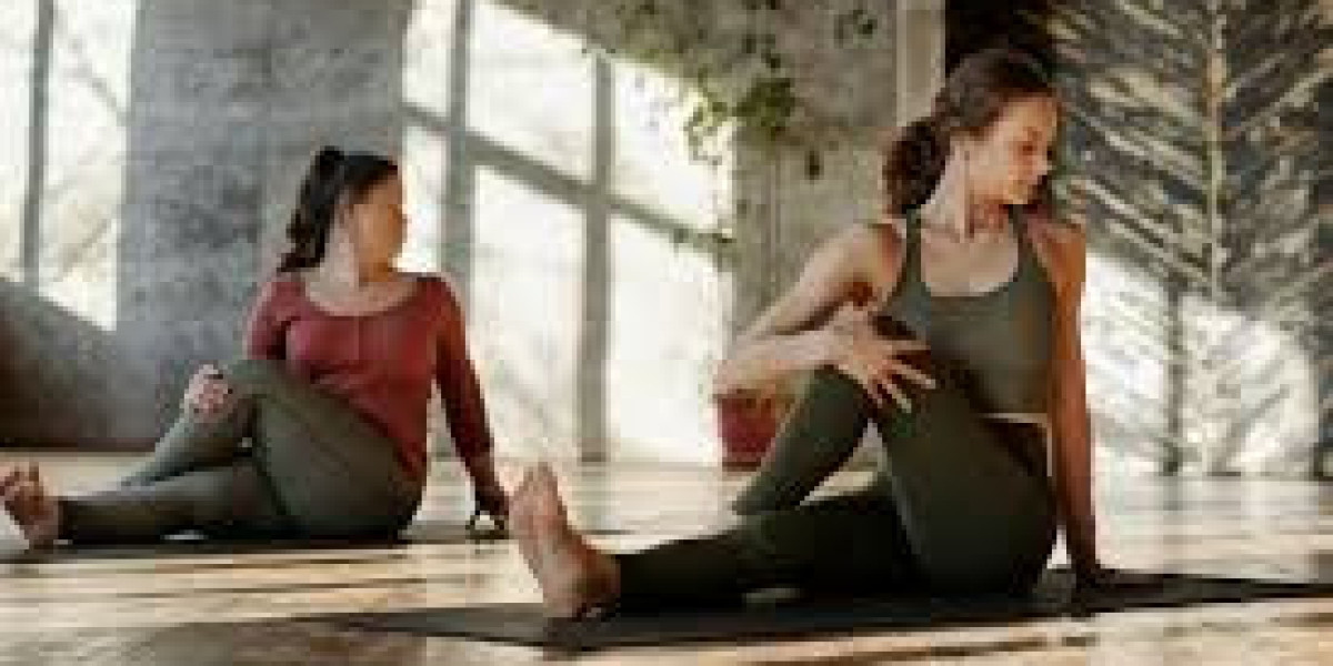 100 Hour Yoga Teacher Training Course in Rishikesh – A Complete Guide for Beginners